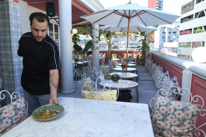 Juliana se encuentra en la calle Panamá.