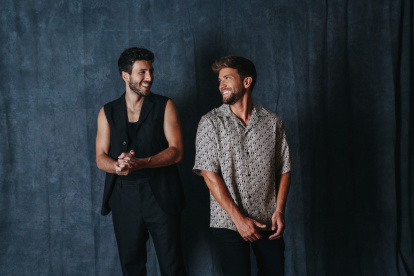 El colombiano y el malagueño llevaban ya un tiempo dando pistas de cómo sonaría el tema, que por supuesto, es una poderosa balada.