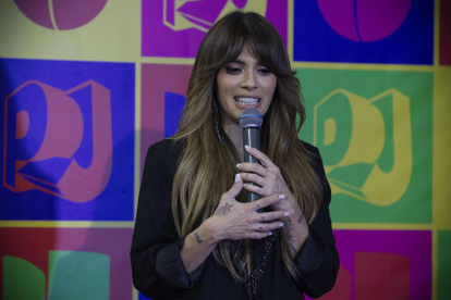 Kani García posa hoy durante la alfombra roja de los Premios Juventud 2022, en el Coliseo José Miguel Agrelot en San Juan (Puerto Rico).