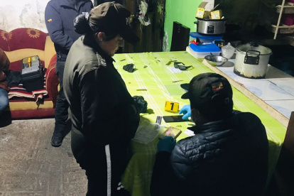 Según la información policial, los integrantes de una estructura delincuencial estarían realizando acciones ilegales para ofertar y exigir cargos públicos en diferentes instituciones del Estado.