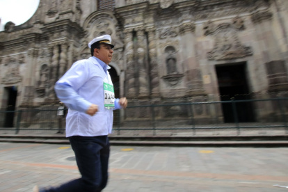 Este año se vestirá de ‘ponchero’. La carrera se realizará esta noche desde las 20:00 y existen 15.000 atletas inscritos de diferentes provincias.