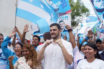 Aquiles Álvarez dejó la dirigencia deportiva para ser candidatos a la Alcaldía de Guayaquil.