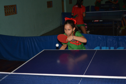 Emily Macay, microtenista manabita, cumple exigentes entrenamientos con la finalidad de alcanzar triunfos en su disciplina.