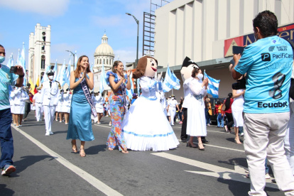 Desfile Guayaquil es mi destino en la Avenida Quito.