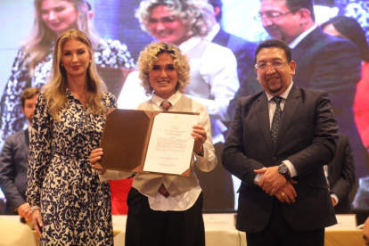 En la jornada se condecoró a la alcaldesa de la ciudad Cynthia Viteri por su "trabajo y aporte a la ciudad".