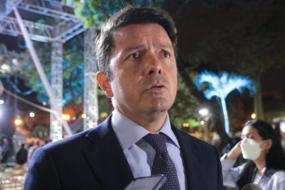 Funcionario. El ministro Jiménez atiende a EXPRESO.