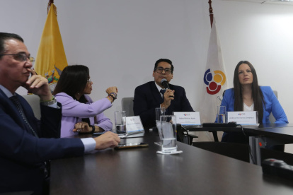 Autoridades del sistema de educación superior en rueda de prensa en Quito este martes 26 de julio.