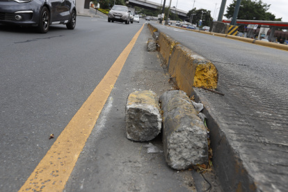 Hecho. Este daño está reportado en el kilómetro 3 de la vía a Daule.