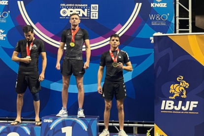 Daniel Giler consiguió su lugar en el podio tras ganar un combate. No pudo pelear la seminifinal debido a una lesión de rodilla.