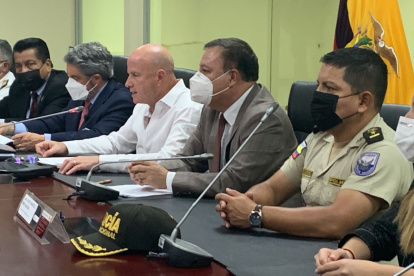 El vicepresidente Alfredo Borrero (centro) y otras autoridades durante la rueda de prensa del COE nacional de este martes 26 de julio de 2022