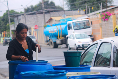 Durán. En ese cantón, la gente tiene problemas del suministro de agua potable y recibe agua mediante tanqueros.