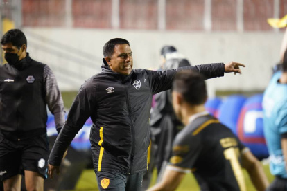 César Farías, entrenador de Aucas, lo tiene puntero en LigaPro y clasificado a los cuartos de final de la LigaPro.