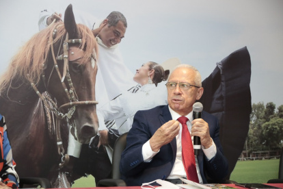 Evento. El embajador de Perú, Vicente Rojas, anuncia un evento en La Carolina por las fiestas de su país.
