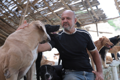Gustavo no tiene hijos, así que la labor de rescate la ha vivido junto a su hermana Tanya, y su madre Elizama, quien debido a problemas de salud tuvo que regresar a la ciudad.