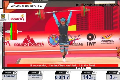 Neisi Dajomes durante la competencia.