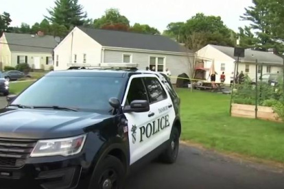 Los agentes policiales encontraron los cuerpos de tres menores de edad y la madre de familia en su vivienda