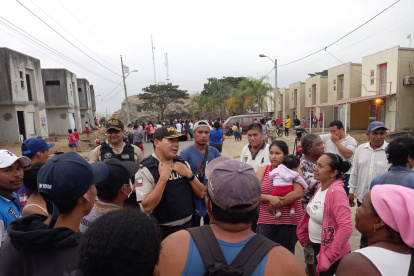 Aproximadamente 60 uniformados se mantienen en esta urbanización, ubicada al noroeste de Guayaquil.