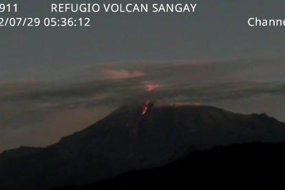 El volcán Sangay experimenta un aumento de actividad sísmica y eruptiva