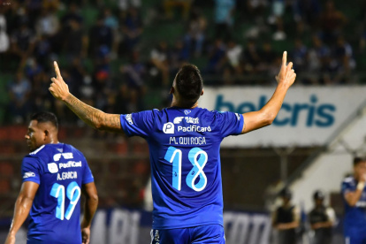 Mauro Quiroga abrió la ruta de la victoria con su tanto en el primer tiempo.