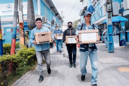 Documentos. En siete cajas se entregaron las copias de los contratos inmersos para el millonario préstamo.