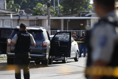 El dinero estaba escondido en maletas y cajas y presuntamente será enviado al Banco Central del Ecuador, para su almacenamiento. Es lo que detallado la Fiscalía en su publicación.