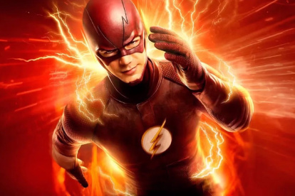 The Flash finalizará con su temporada 9.

MADRID, 2 (CulturaOcio) 

Después de salvar al mundo y a su ciudad, Central City, en innumerables ocasiones, The Flash se aproxima a su sprint final. La serie protagonizada por el velocista escarlata de Grant Gustin, una de las más longevas del Arrowverso, concluirá en su temporada 9 que constará de 13 episodios.

Según informa Variety, esta última tanda de capítulos comenzará su producción el próximo mes de septiembre con vistas a estrenarse en 2023 y contará con la productora de Greg Berlanti, de Berlanti Productions, junto con Sarah Schechter como productora ejecutiva. De hecho, el productor ejecutivo de la ficción y showrunner de la misma, Eric Wallace, dedicó unas emotivas palabras en un comunicado, asegurando que honrarán el legado de la serie en el que será el último capítulo de la temporada final protagonizada por el héroe de Central City.

"¡Nueve temporadas! Nueve años viendo como The Flash salva Central City mientras llevábamos al público a un viaje emocionante rebosante de corazón, humor y espectáculo. Y ahora Barry Allen ha llegado a la línea de salida de su última carrera. Muchas personas increíbles han puesto su talento, tiempo y amor para hacer esta maravillosa serie cada semana", respondió Wallace sobre este spin-off surgido de Arrow que desde su estreno se convirtió en una de las favoritas de los fans del Universo DC televisivo.

Esta será la última vez que los espectadores vean reunidos al equipo Flash formado por el Barry Allen de Gustin, el Joe West interpretado por Jesse L. Martin, la Iris de Candice Patton, Caitlin Snow encarnada Danielle Panabaker, la Cecile Horton de Danielle Nicolet y la Allegra García de Kayla Compton junto a Chester P. Runk interpretado por Brandon McKnight.

Sin embargo, no será la última vez que el fandom pueda disfrutar del velocista escarlata, puesto que el 23 de junio de 2023, llegará también a la gran pantalla de la mano de Warner Bros. The F