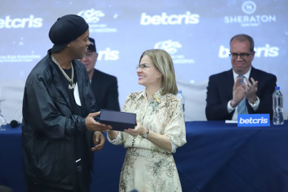 Ronaldinho Gaucho en su visita a la capital.