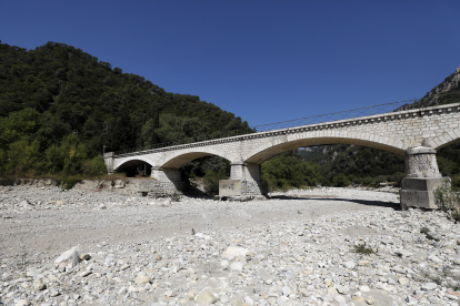 Fotografía de archivo de la vista de una parte seca del río L"Esteron en Le Broc, en el sur de Francia