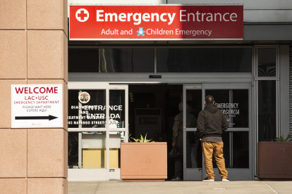 Vista de la entrada de emergencias de un hospital en Los Ángeles, California (EE.UU.), en una fotografía de archivo. EFE/Etienne Laurent