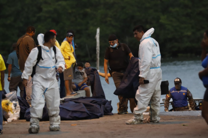 El macabro hallazgo alertó a los moradores. Policía Nacional realizó el levantamiento de la escena.