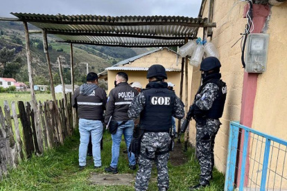 Acción: Miembros de la Fiscalía y la Policía participaron en el operativo de rescate.