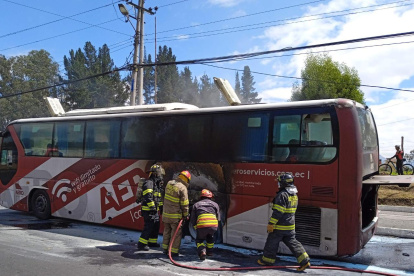 Control. 10 miembros del cuerpo de Bomberos enfrentaron el hecho.