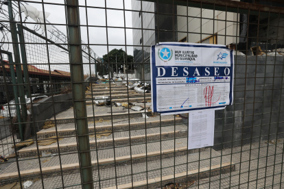 Incumplimiento.    El sello colocado en el edificio de Tulcán y Luque advierte una reincidencia en el incumplimiento de la ordenanza.