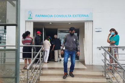 Óscar Peñafiel acudió el miércoles 3 de agosto a uno de los hospitales del IESS para preguntar por las medicinas que requiere, pero otra vez no había.