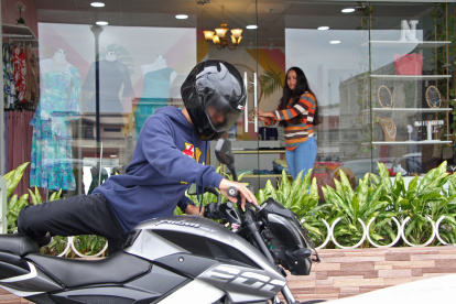 1. Locales. Propietarios y empleados de los locales están muy atentos a todos los movimientos que se realizan en el exterior de los locales. Solicitan que haya más atención de la guardianía privada.