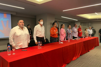 Otros históricos cuadros del PSC hallan cobijo electoral en Sociedad Patriótica