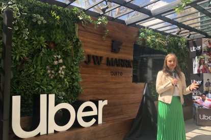 Marcela Torres, directora general de Uber para la Región Andina, Centroamérica y El Caribe, durante su exposición por los cinco años de la firma en Ecuador