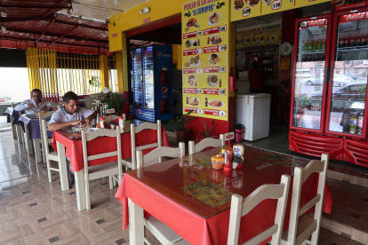 En la parte comercial de Las Orquídeas los negocios han perdido clientela por los asaltos que se dan con frecuencia. Muchos cierran temprano.