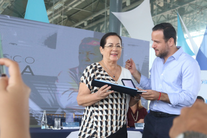 El reconocimiento post mortem del Dr. Francisco Huerta fue recibido por su hermana.