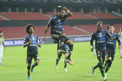 Los rayados ganaron de locales con goleada al Deportivo Táchira