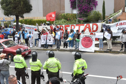 Acto. Simpatizantes del exvicepresidente Jorge Glas hicieron un plantón en los exteriores de la cárcel 4.