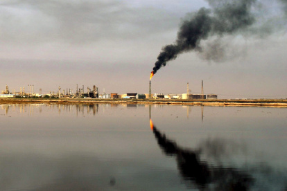 Imagen de archivo de una refinería.