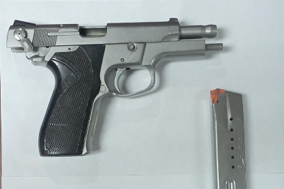 Una pistola calibre 9 milímetros está siendo analizada por sus características similares a las robadas en mayo.