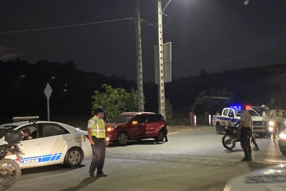 Al sitio llegaron uniformados policiales para investigar este nuevo hecho violento