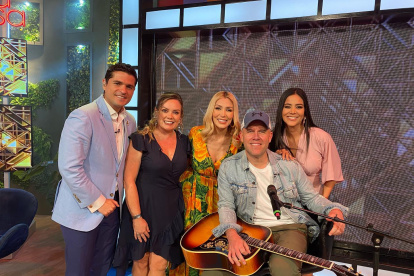 Con el equipo del espacio e invitados.