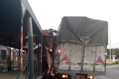 Daños. El hecho ocurrió aproximadamente a las 06:15 de este viernes 12 de agosto.