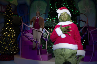 Fotografía cedida por Universal Orlando Resort del espectáculo “Grinchmas” que se presentan durante las próximas navidades en los parques temáticos de Universal en Florida (EE.UU.)