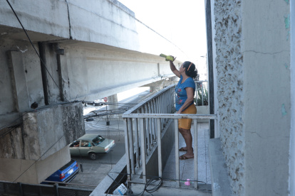 Los moradores que se encuentran cerca de estos puentes han notado distintas afectaciones a su salud por la exposición diaria a esta estructura.