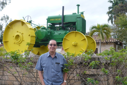 El escritor Sergio Cedeño Amador, autor de Tesoros Montuvios.