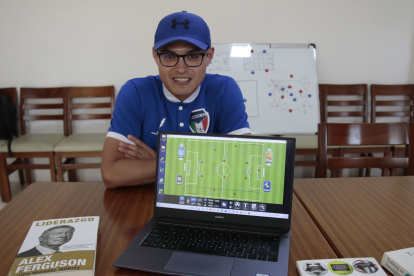 Joe Armas se formó como entrenador en el país, México, España y Holanda.